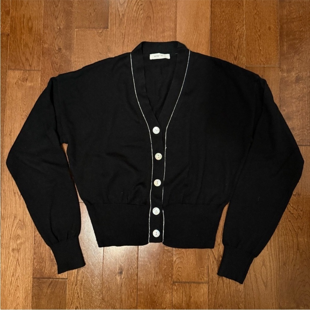 Korean Brand Black Button-Up Women's Cardigan - Picture 4 of 6